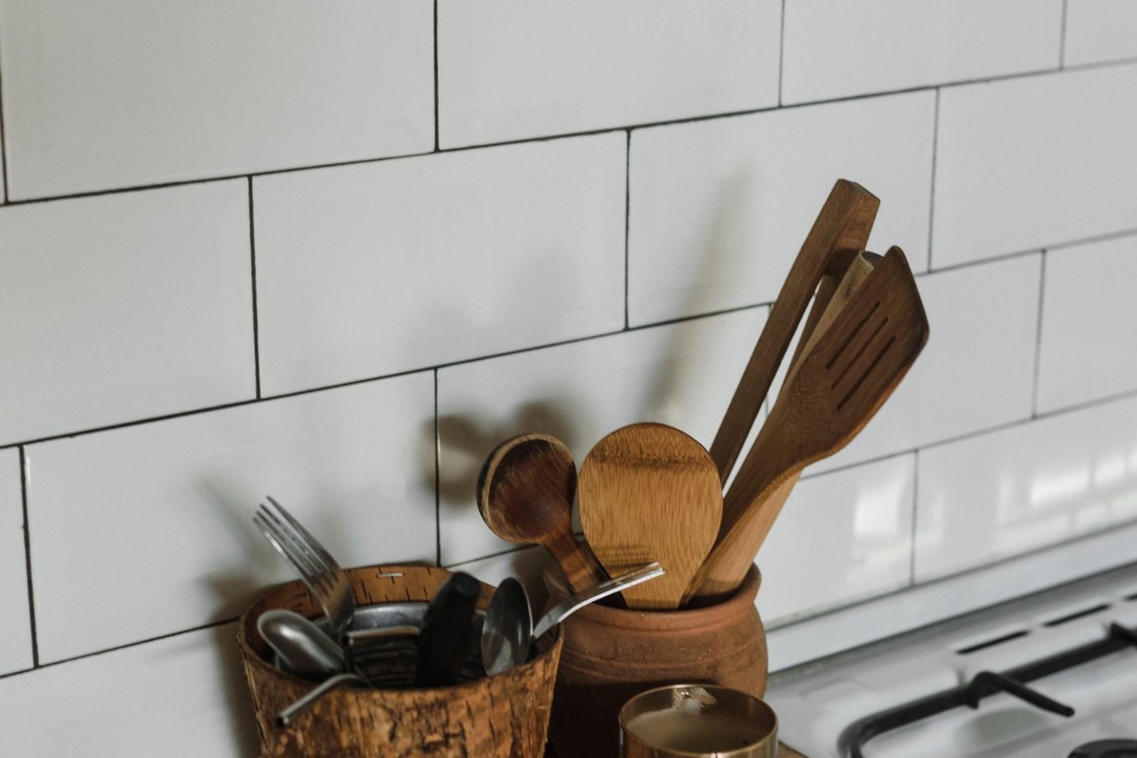 White subway peel and stick backsplash tiles 3D